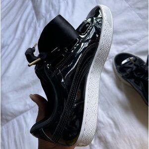 Nice Puma sneakers . Comfy and cute 😊